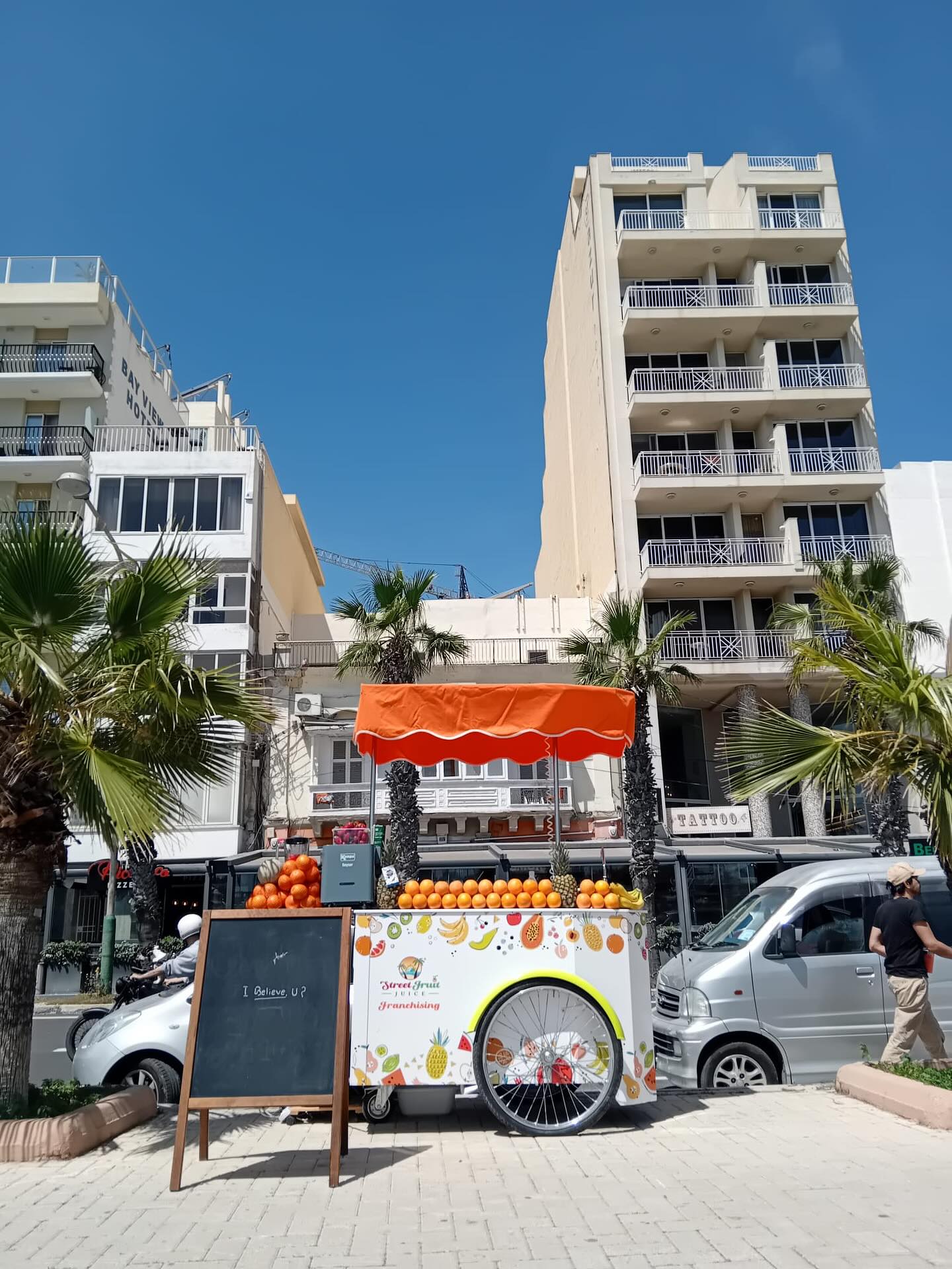 Street Fruit Juice Brings Freshness to Gżira!